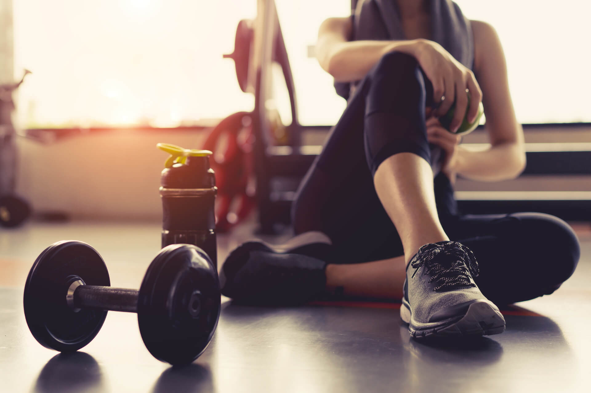 Persoana in sala de fitness