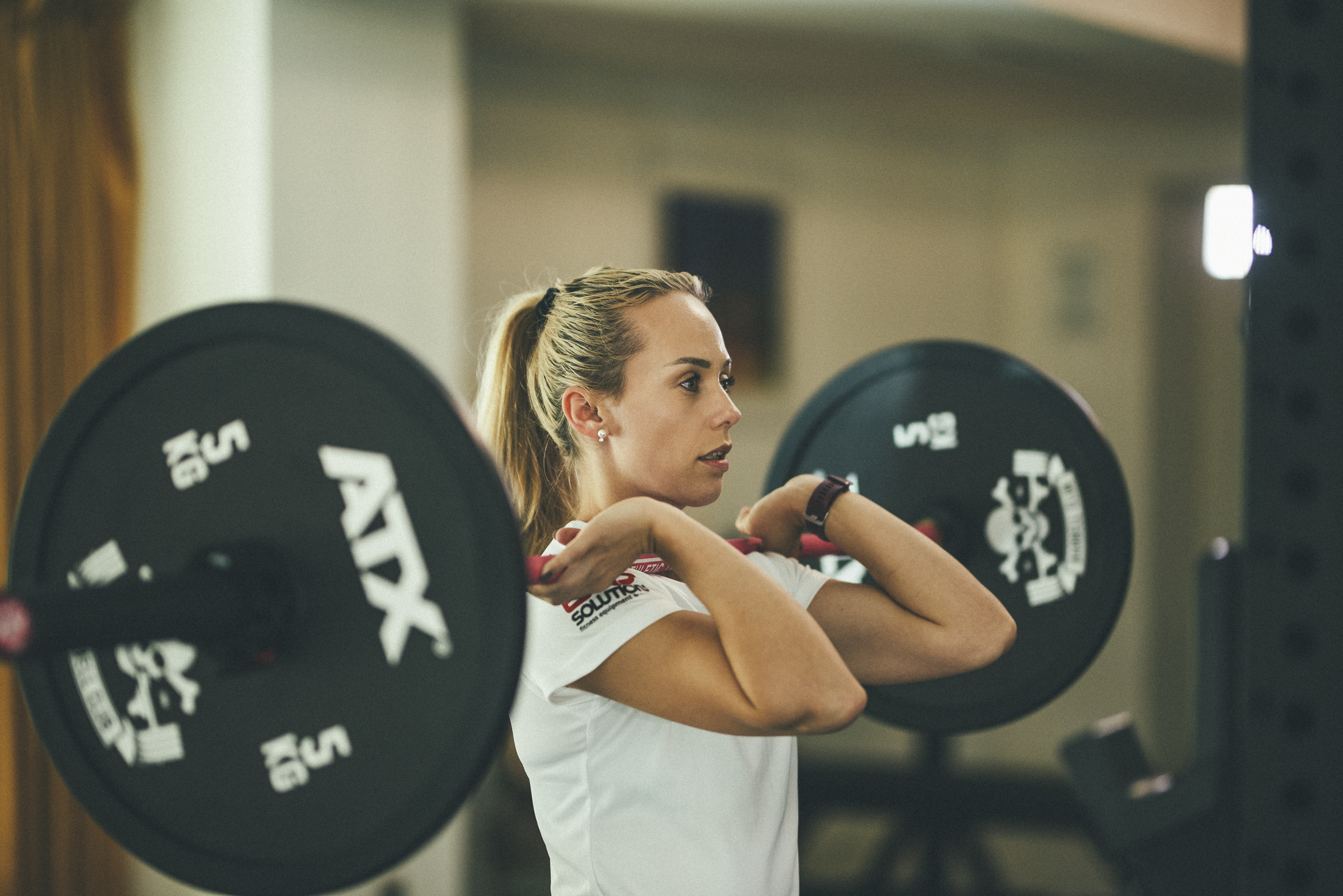 Antrenament fitness functional cu bara olimpica