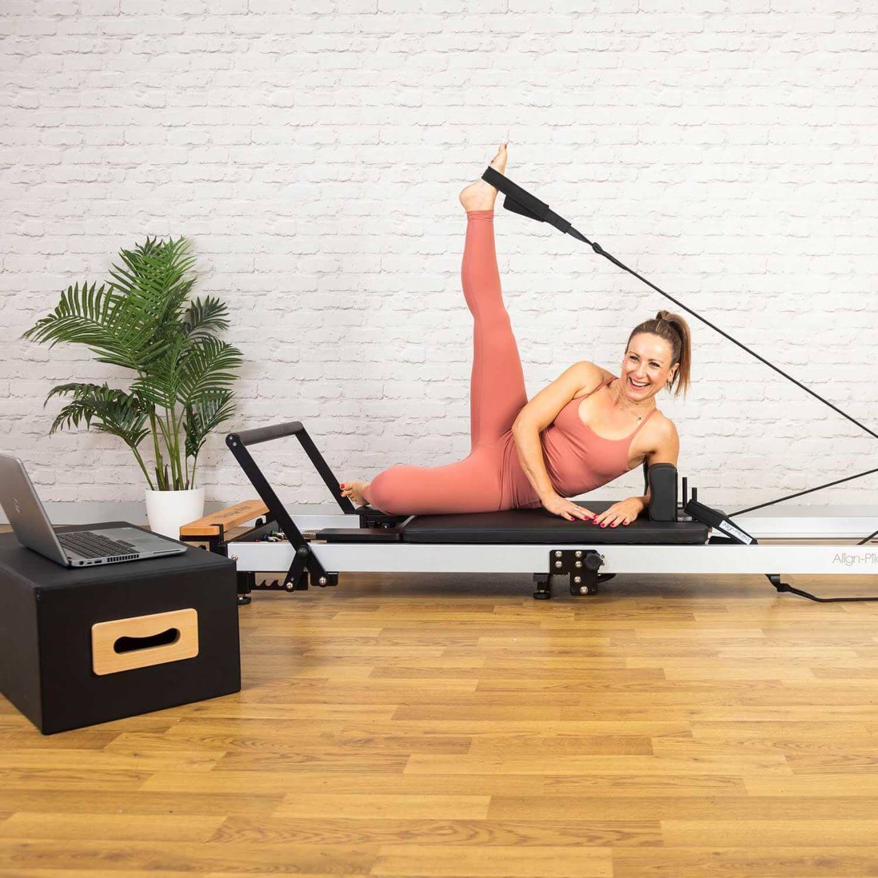 Pilates pe reformer Align Pilates